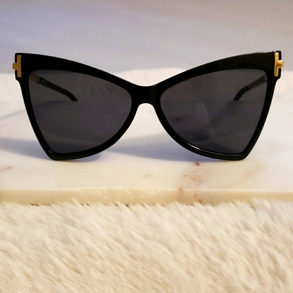 New Black Cateye Sunglasses with Gold Accent - Picture 3 of 9